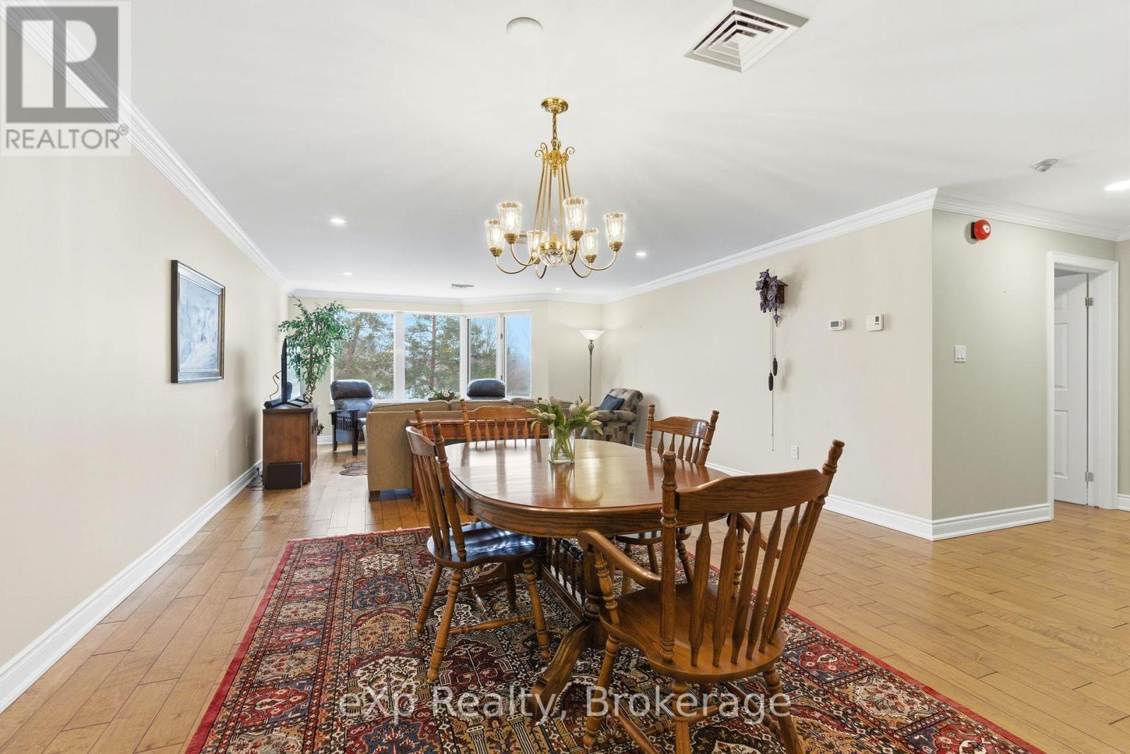 206 - 30 FRONT STREET