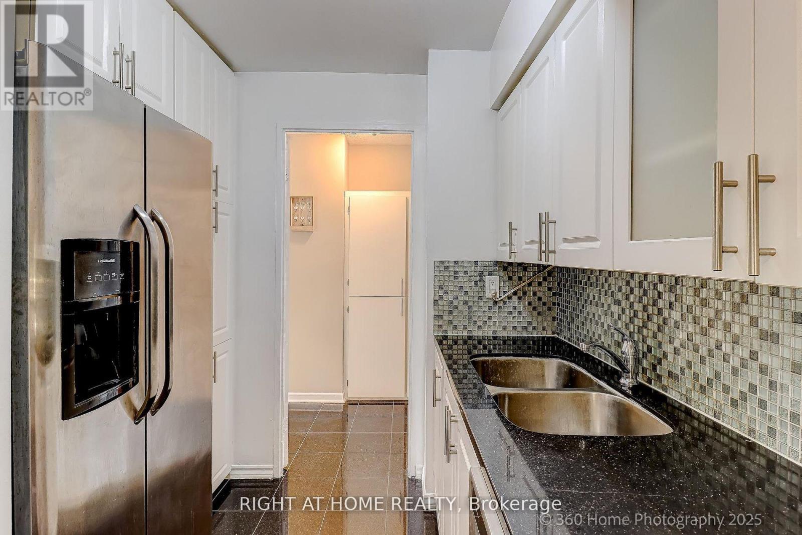 1107 - 1 ROYAL ORCHARD BOULEVARD