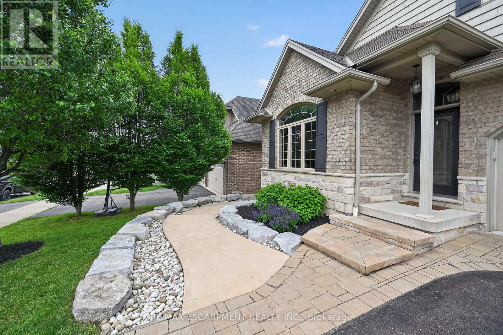 6 SOUTHWOOD CRESCENT