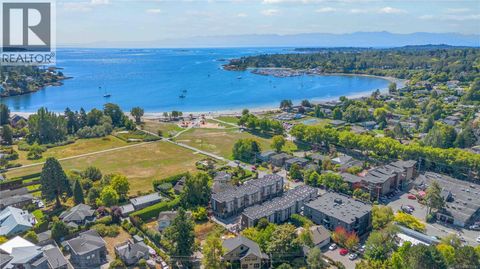 2 2590 Penrhyn St Saanich BC V8N1G3