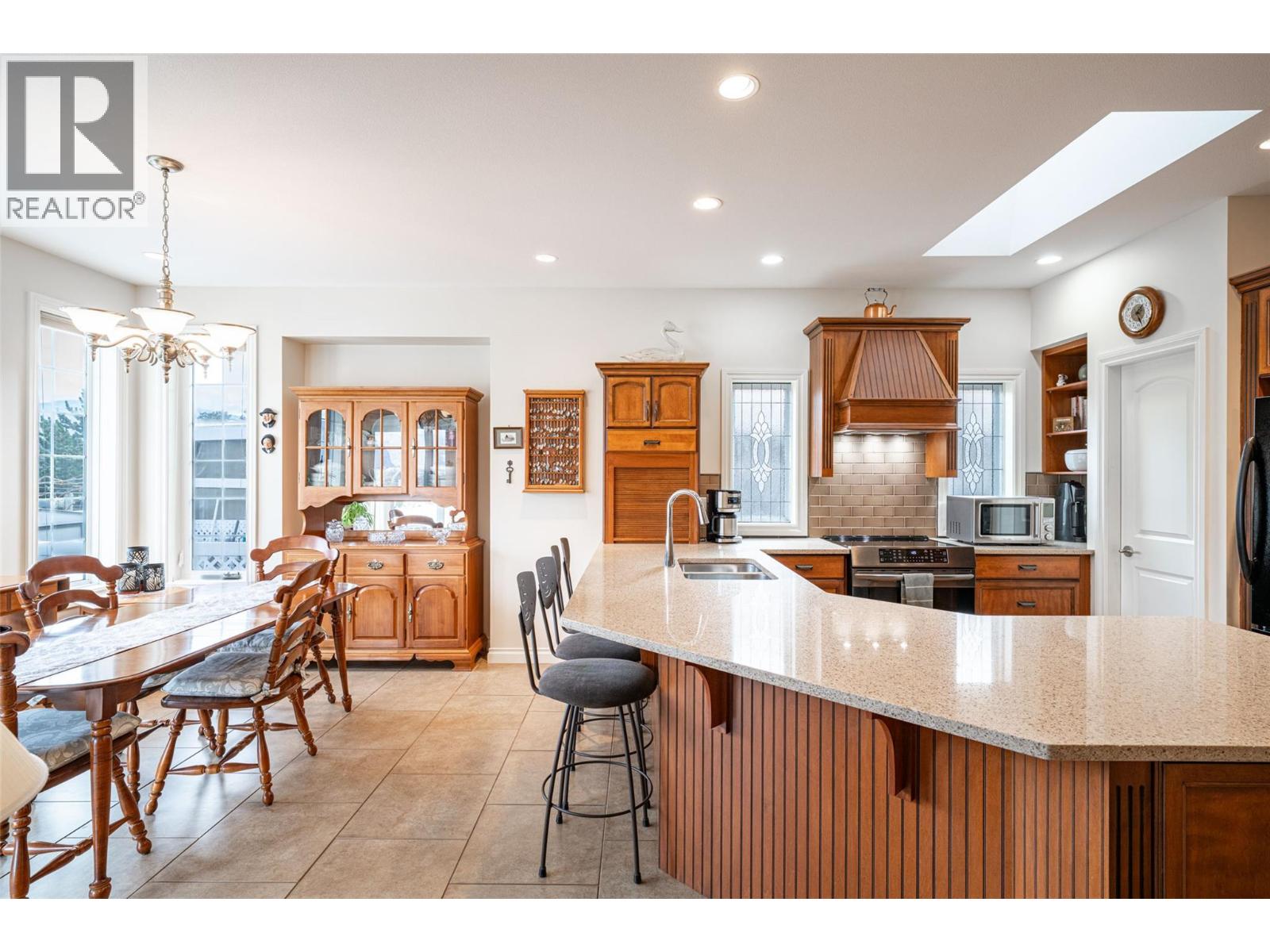 6905 MOUNTAINVIEW Drive