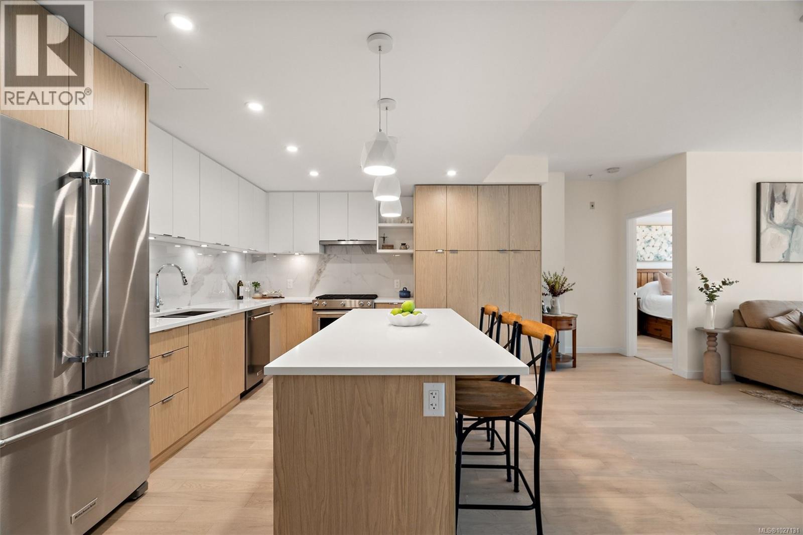 309 5120 Cordova Bay Rd