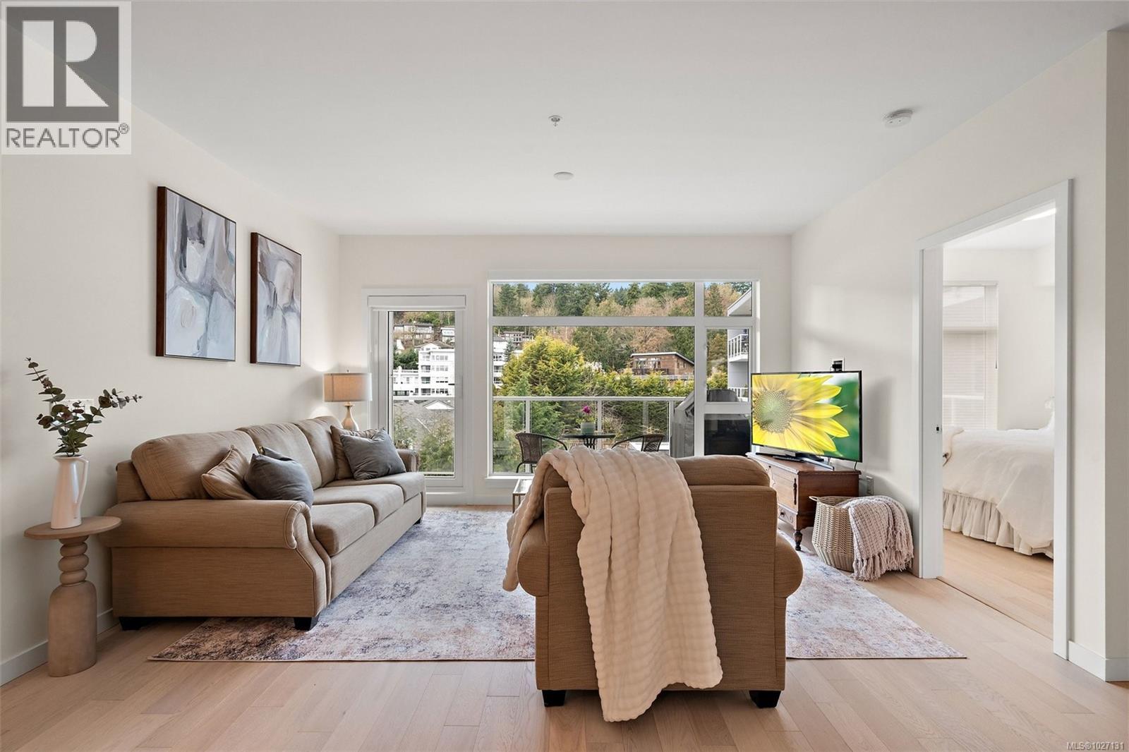 309 5120 Cordova Bay Rd