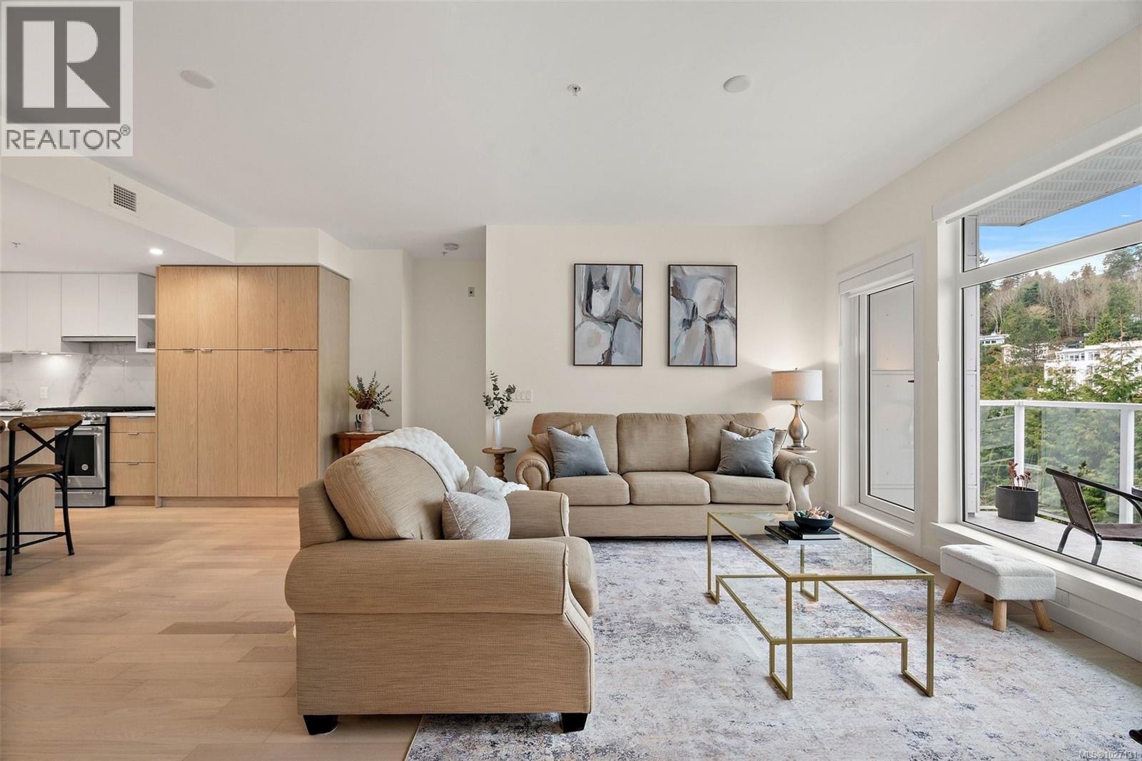 309 5120 Cordova Bay Rd