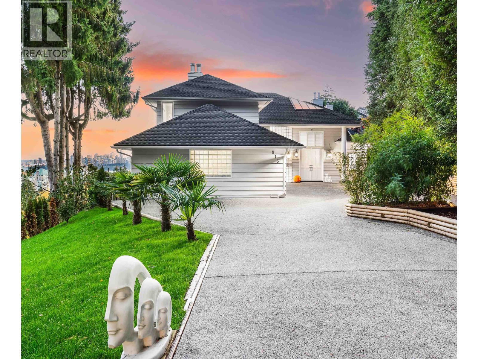 816 ANDERSON CRESCENT