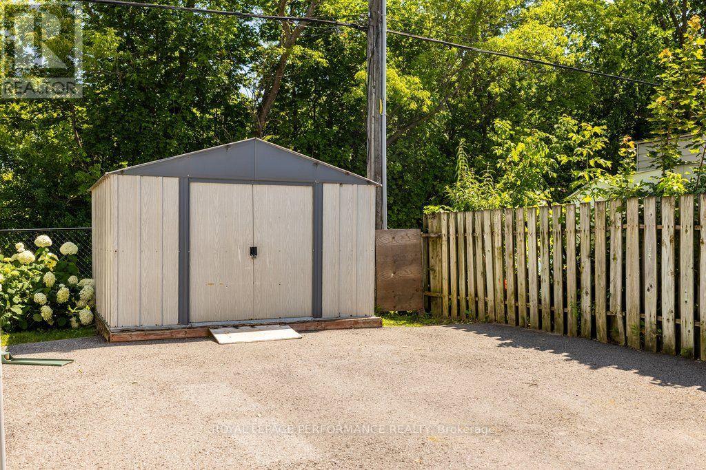 16 EASTGATE AVENUE