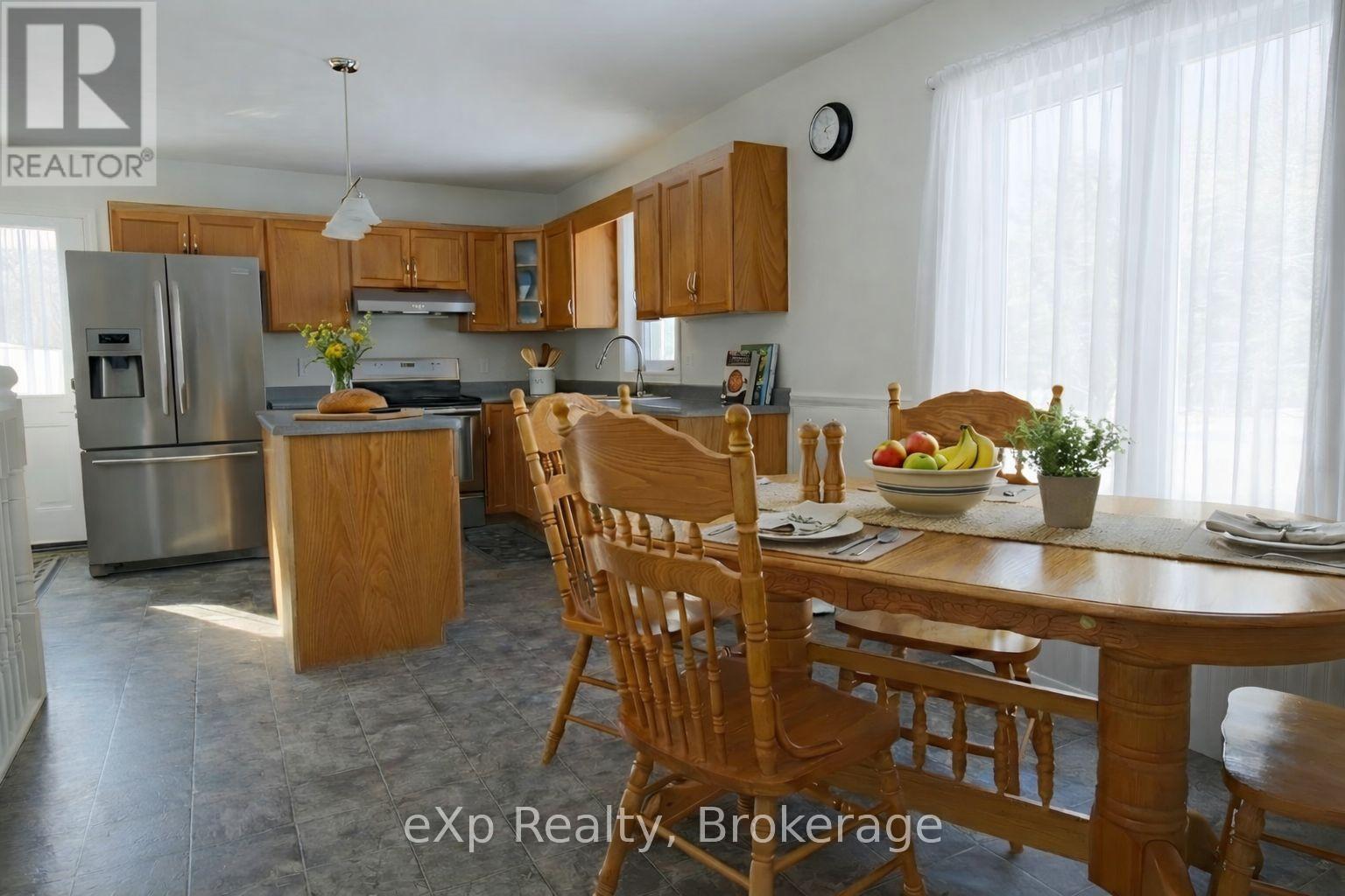 585206 10A SIDE ROAD