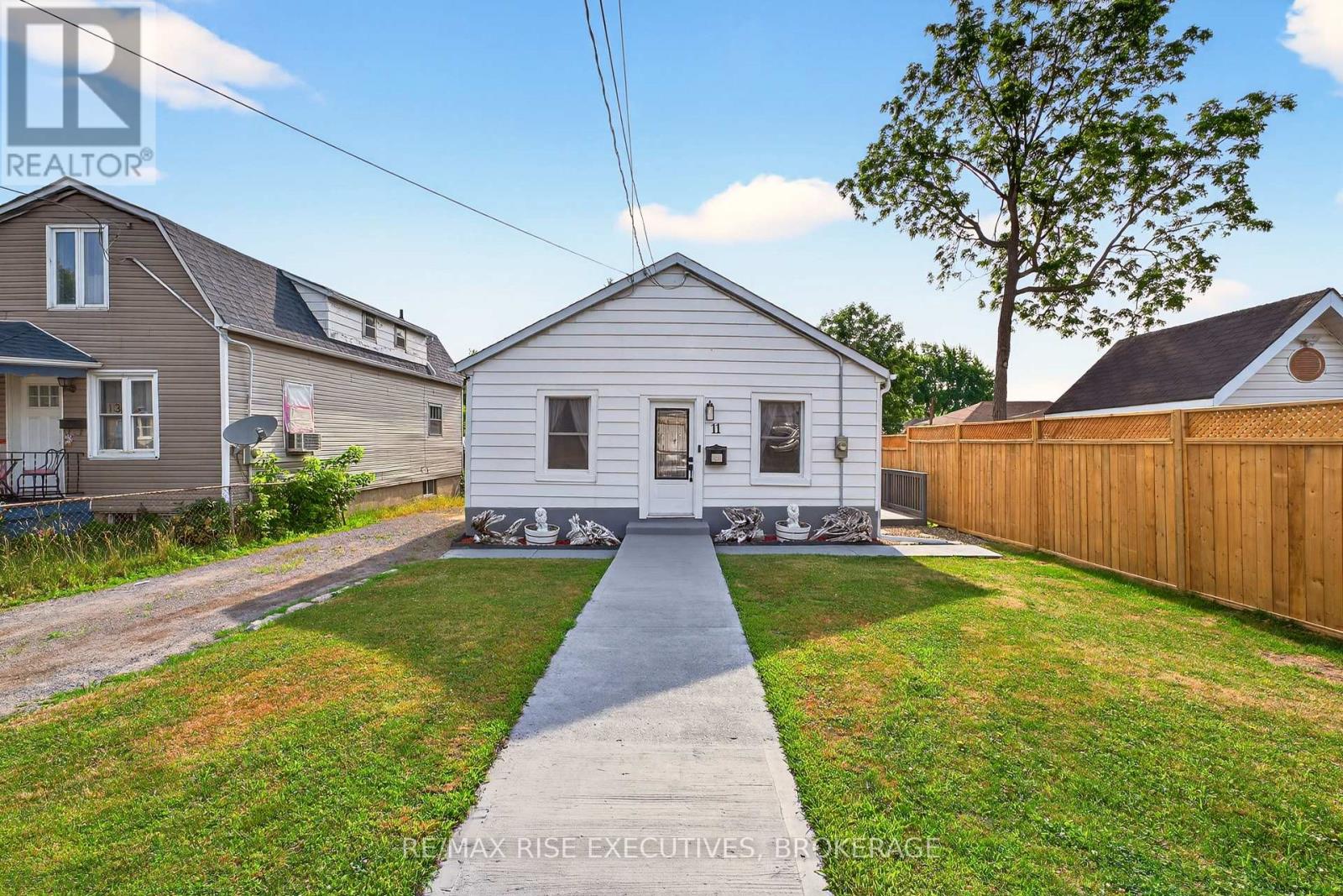 11 KINGSCOURT AVENUE