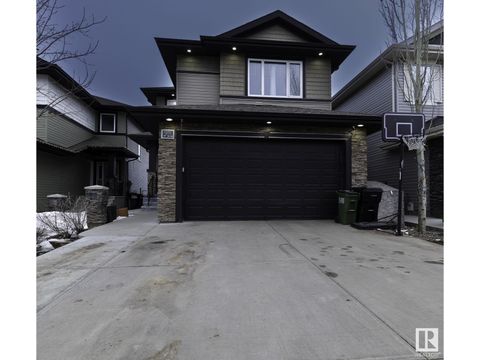 2217 56 ST SW Edmonton AB T6X2C1