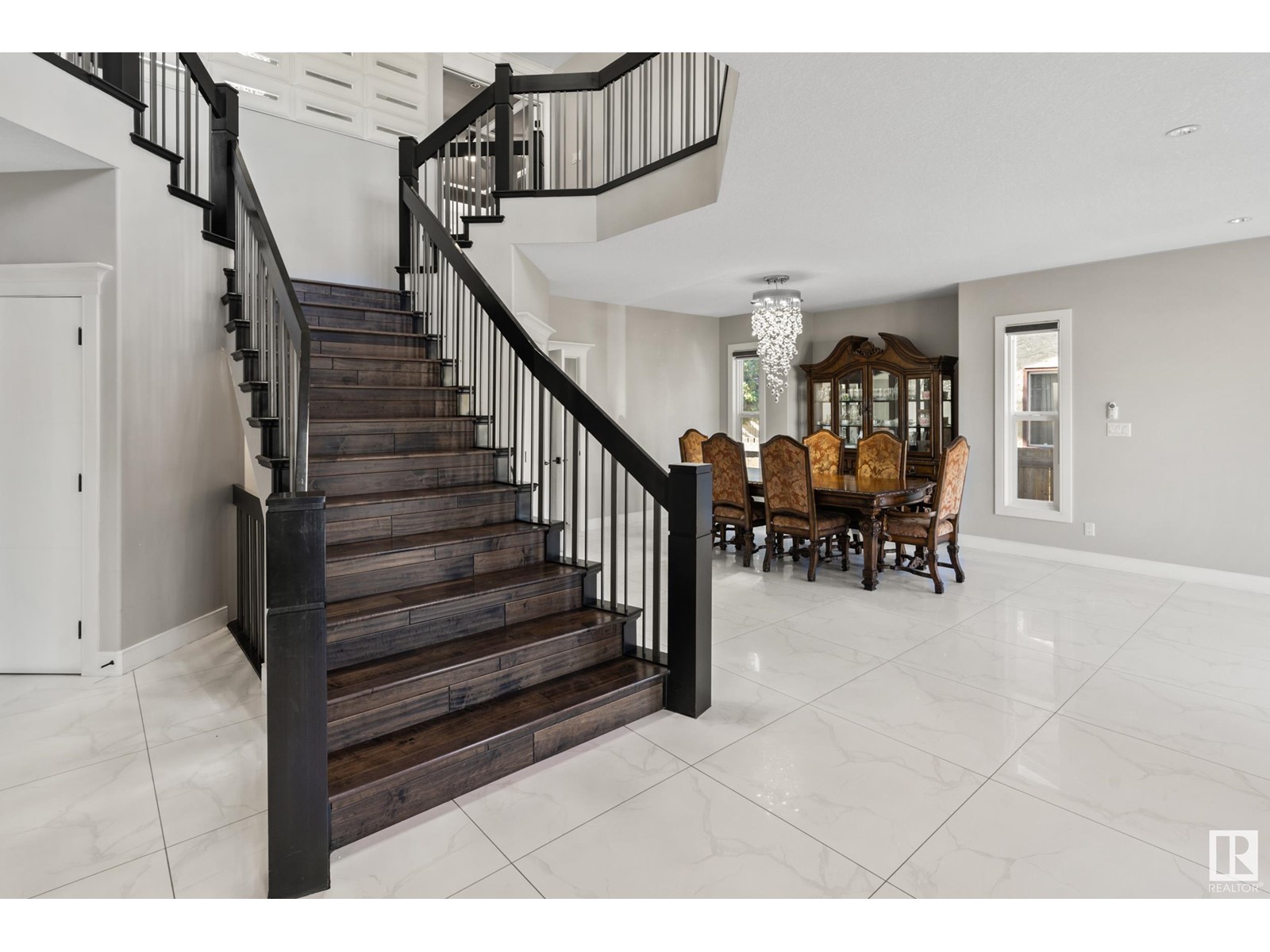 4535 26 AV NW
