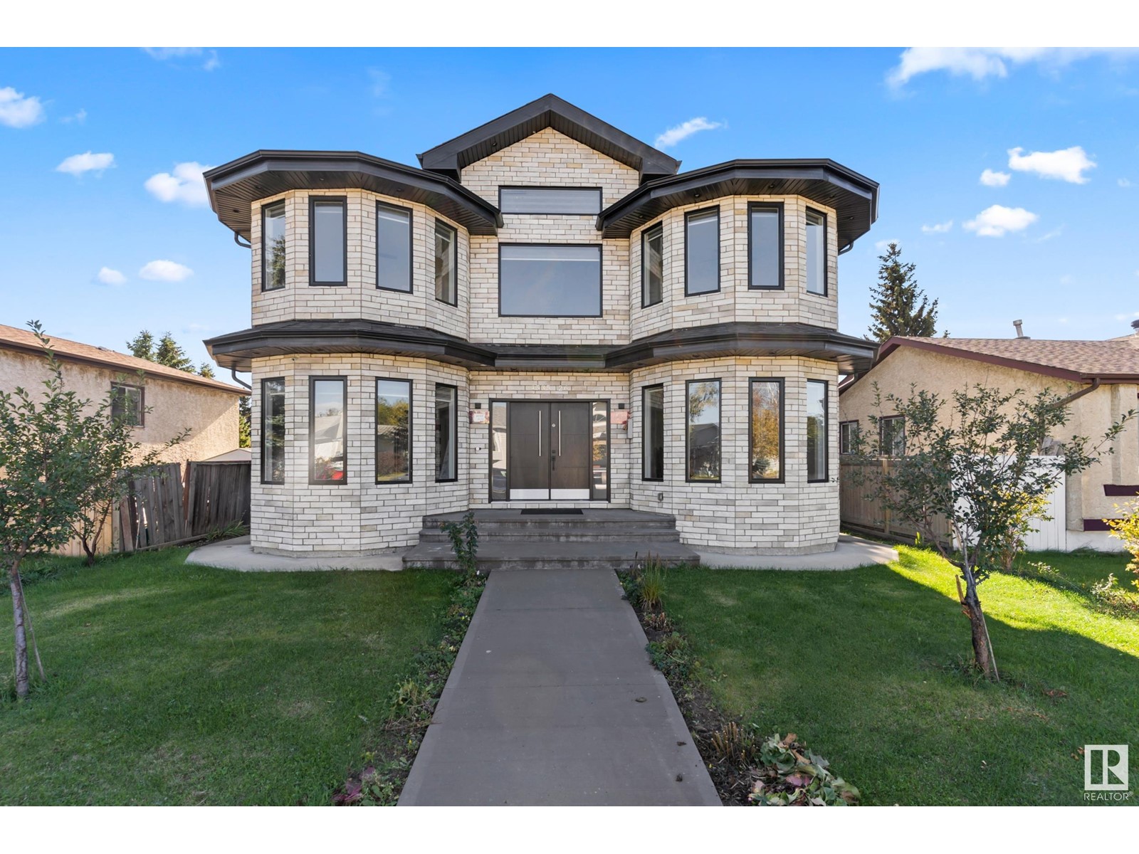4535 26 AV NW