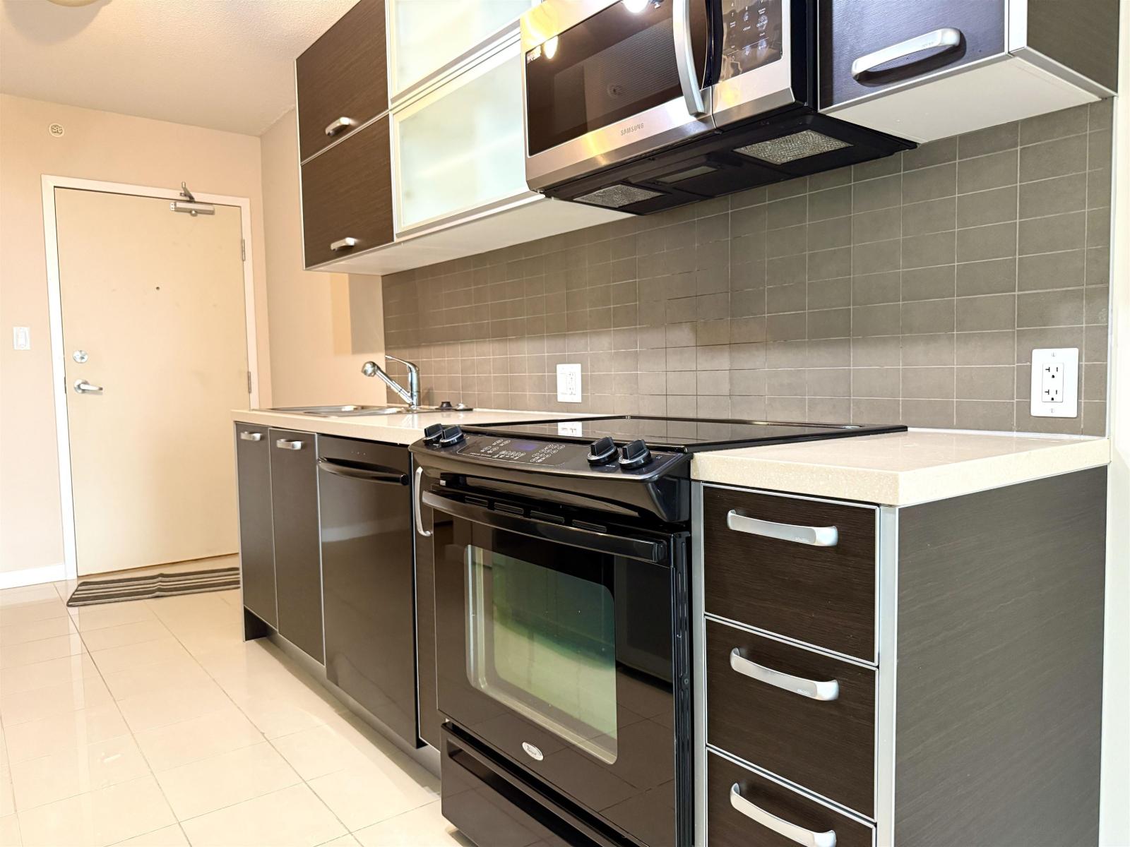 1105 9981 WHALLEY BOULEVARD