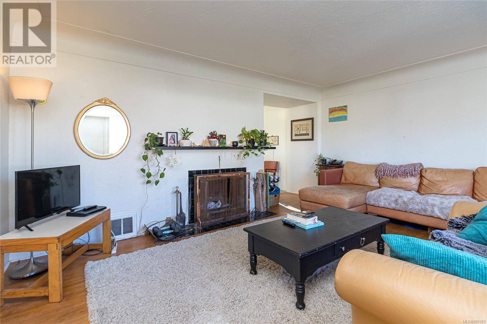 1149 Bewdley Ave