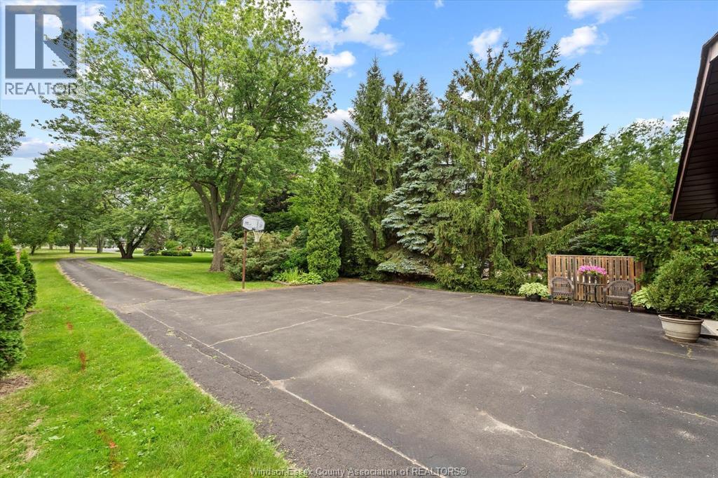 696 Old Tecumseh ROAD
