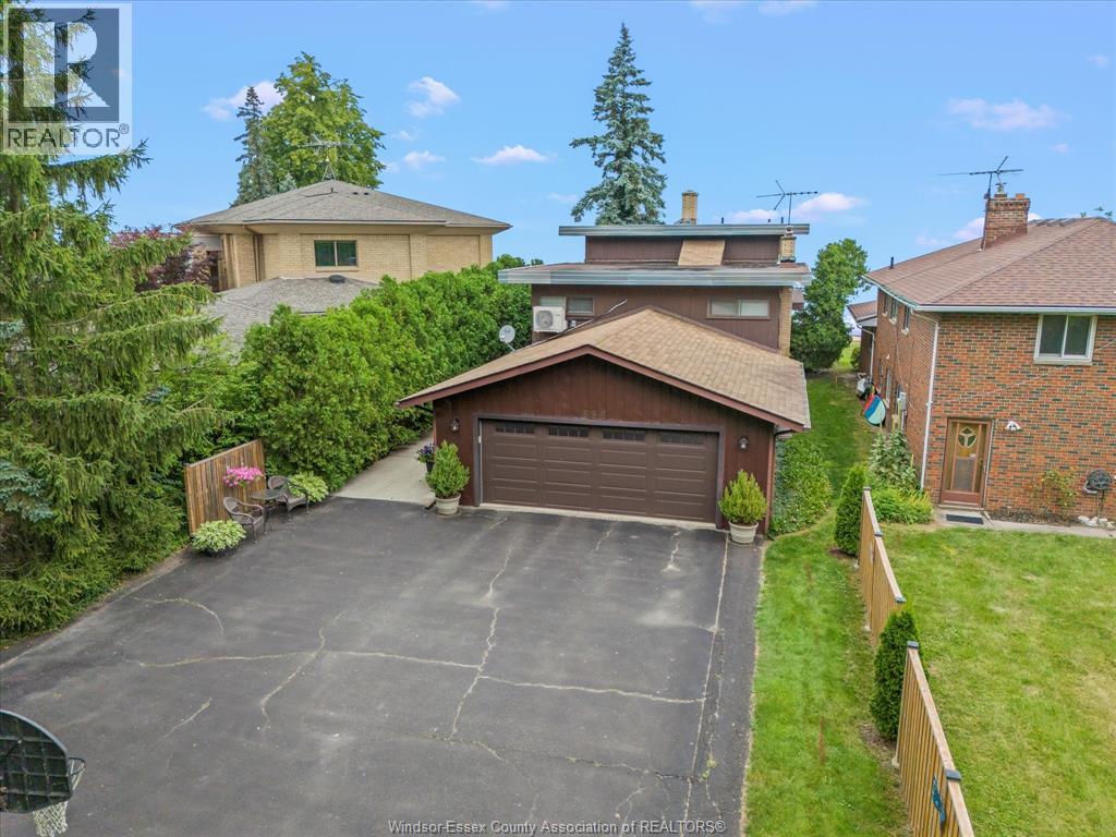696 Old Tecumseh ROAD