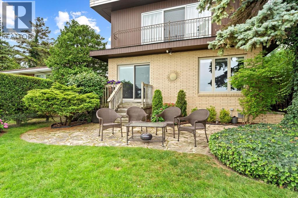 696 Old Tecumseh ROAD