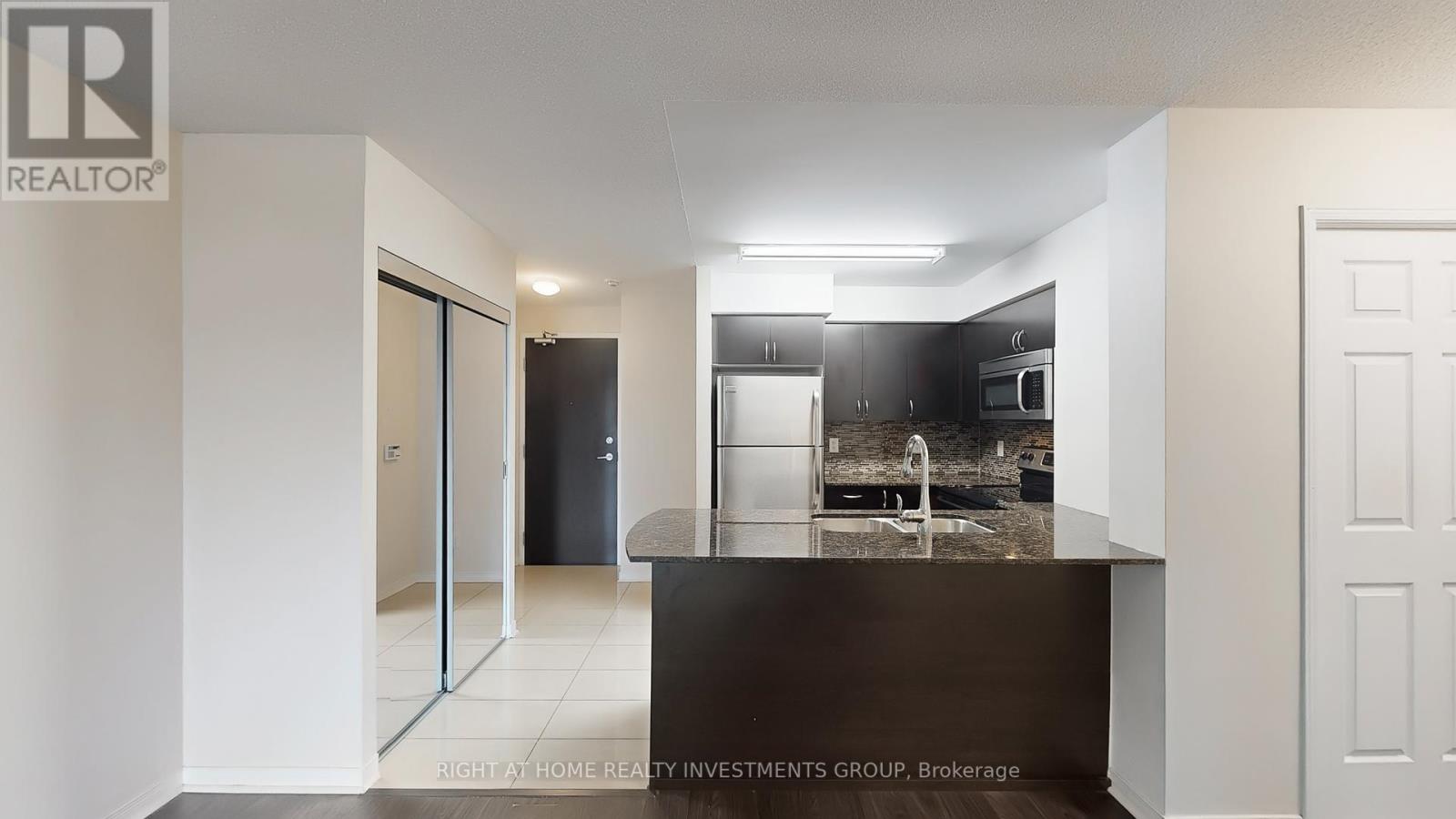 207 - 73 KING WILLIAM CRESCENT