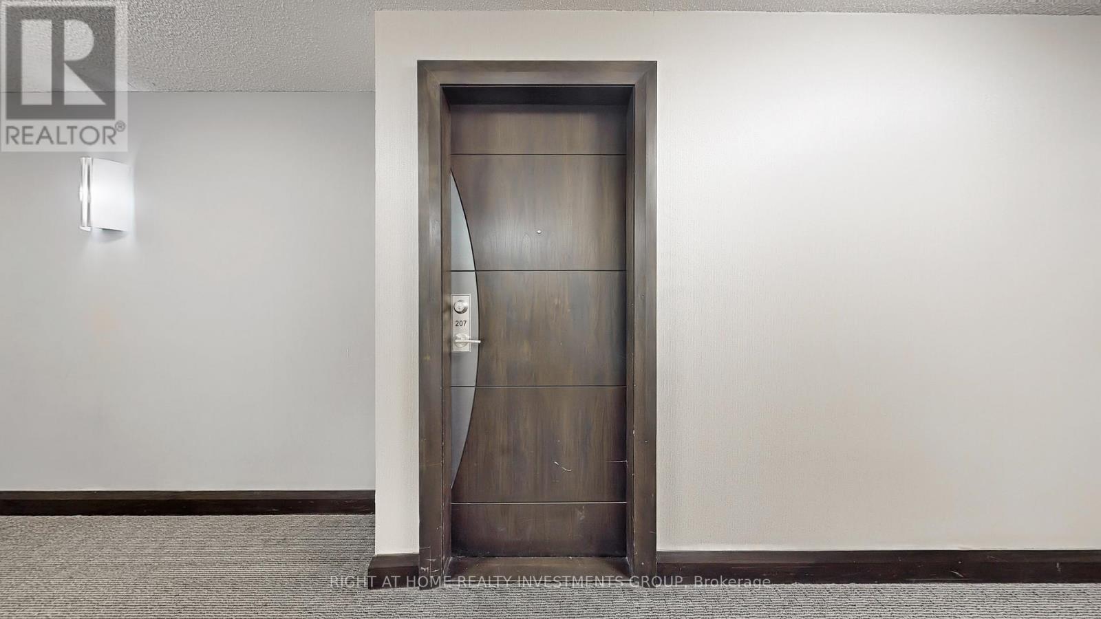 207 - 73 KING WILLIAM CRESCENT