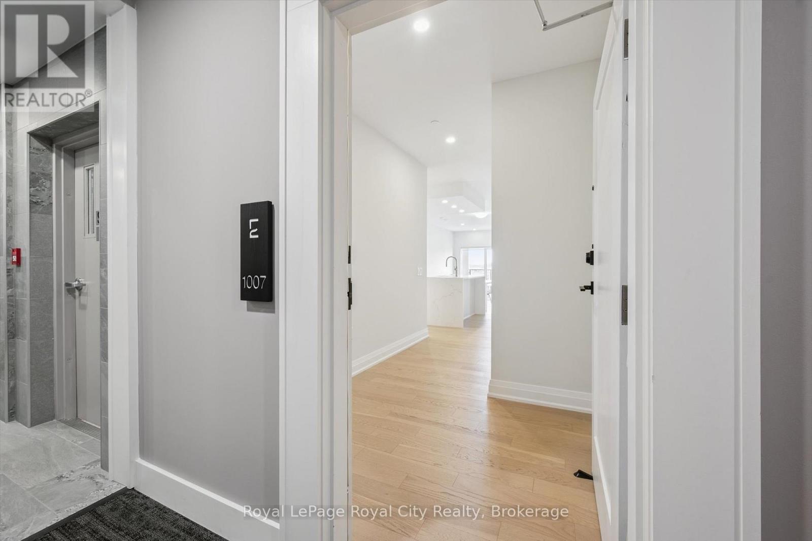 1007 - 71 WYNDHAM STREET S