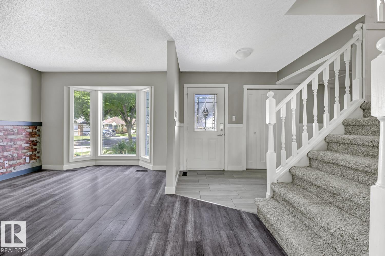 11 AINSLEY PL