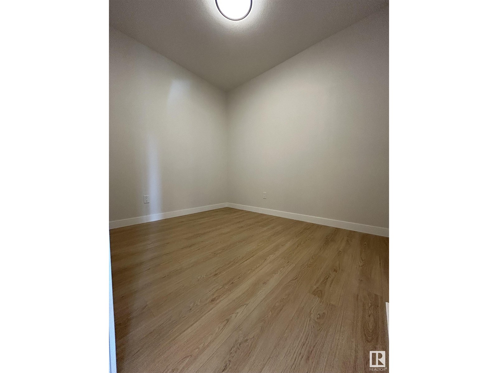 48 WAVERLY WY