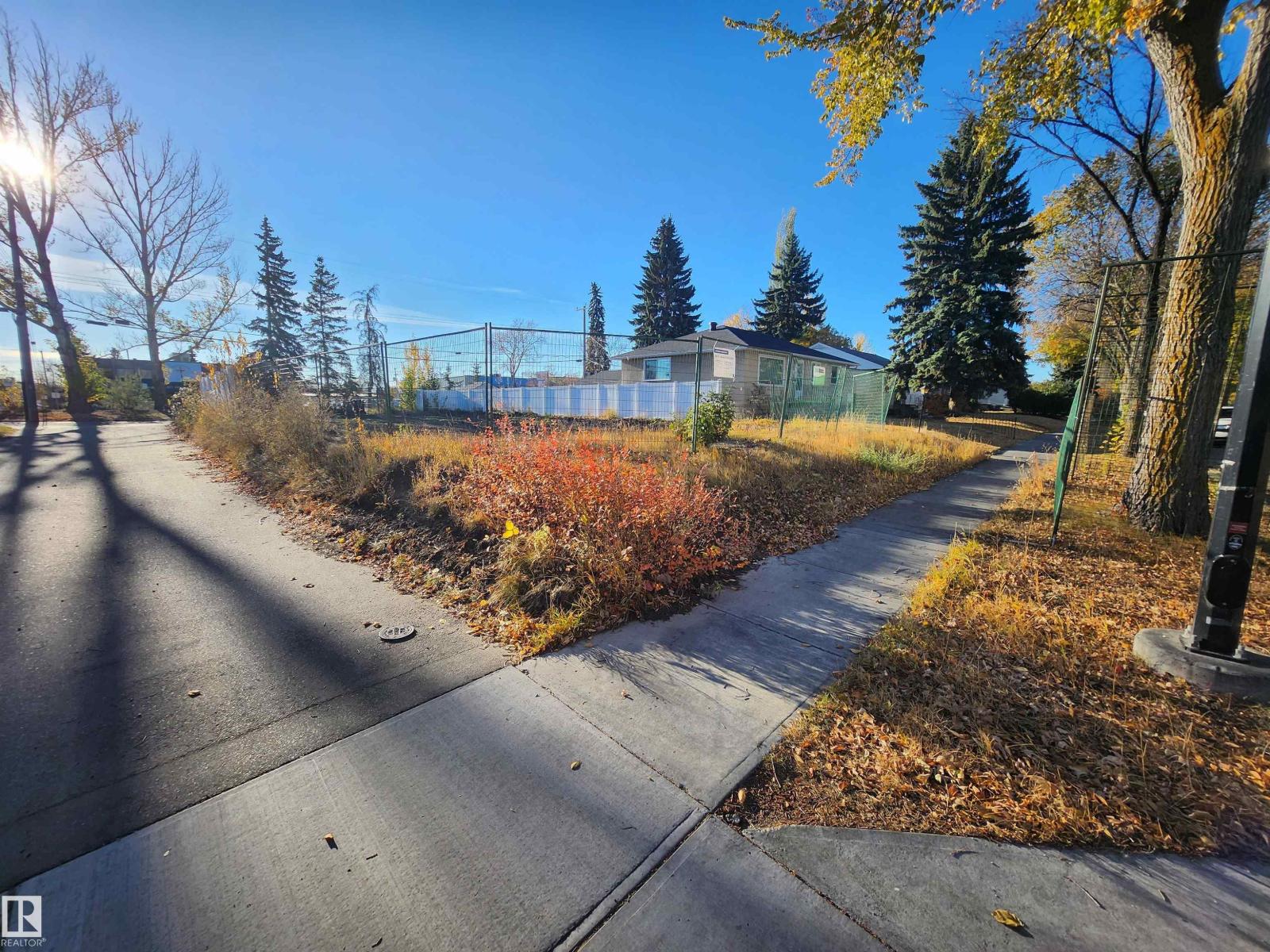 8419 64 AV NW