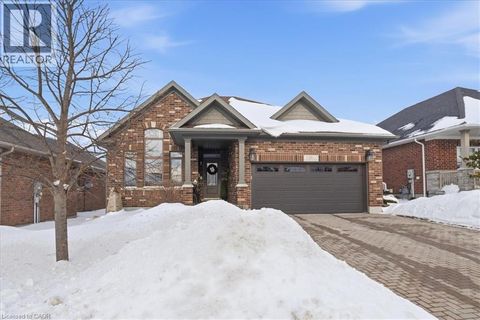 16 PICCADILLY Square New Hamburg ON N3A0C7