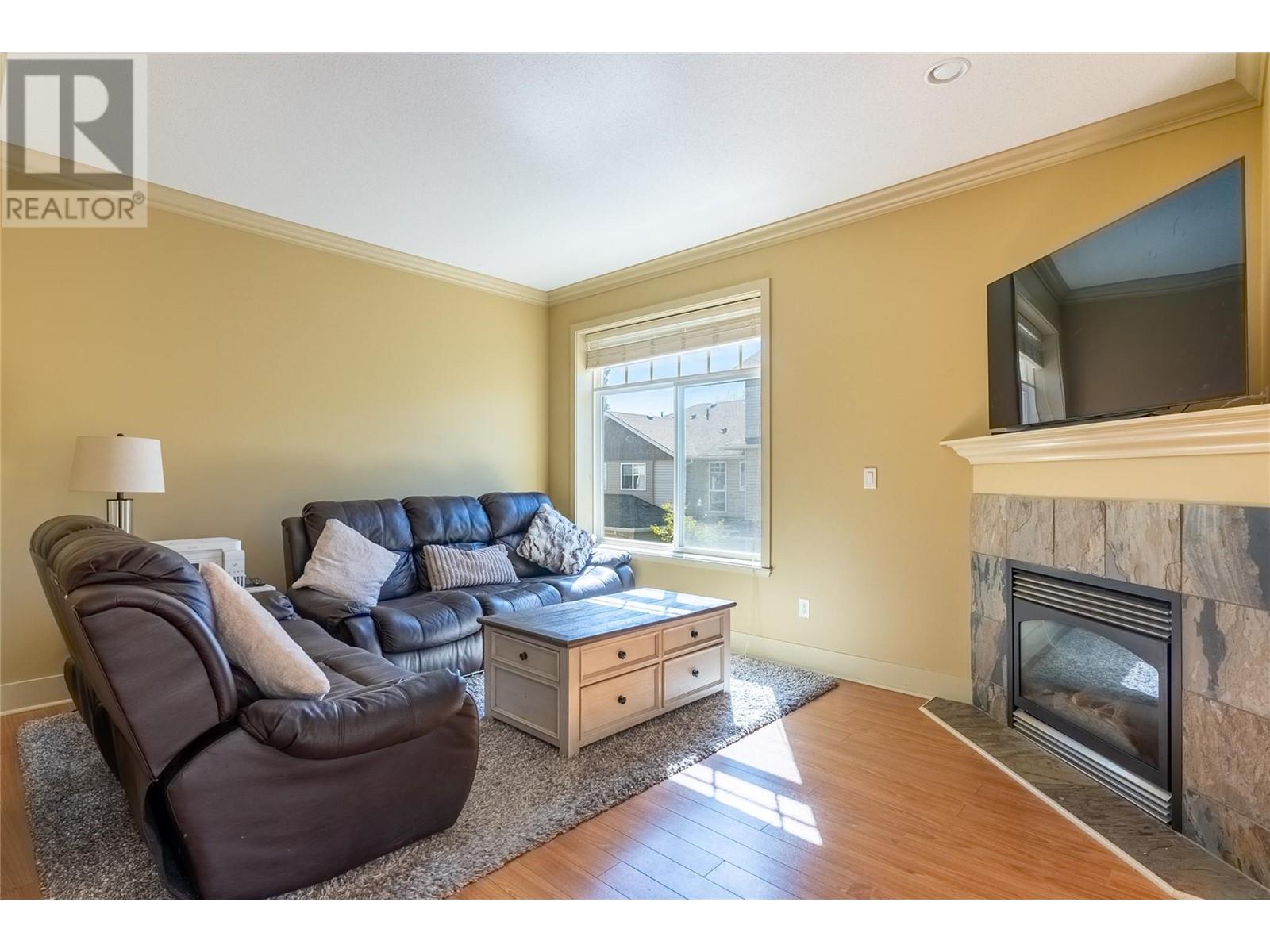 2046 ROBSON Place Unit# 12
