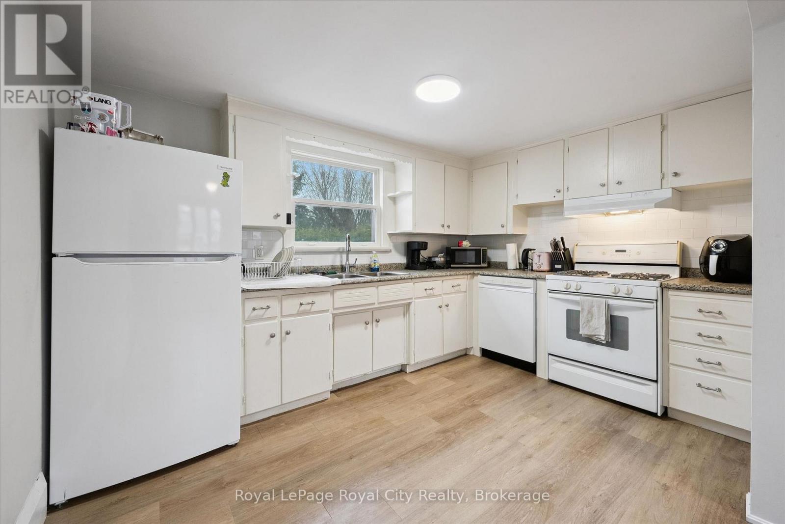 2 - 29 HOOPER STREET W
