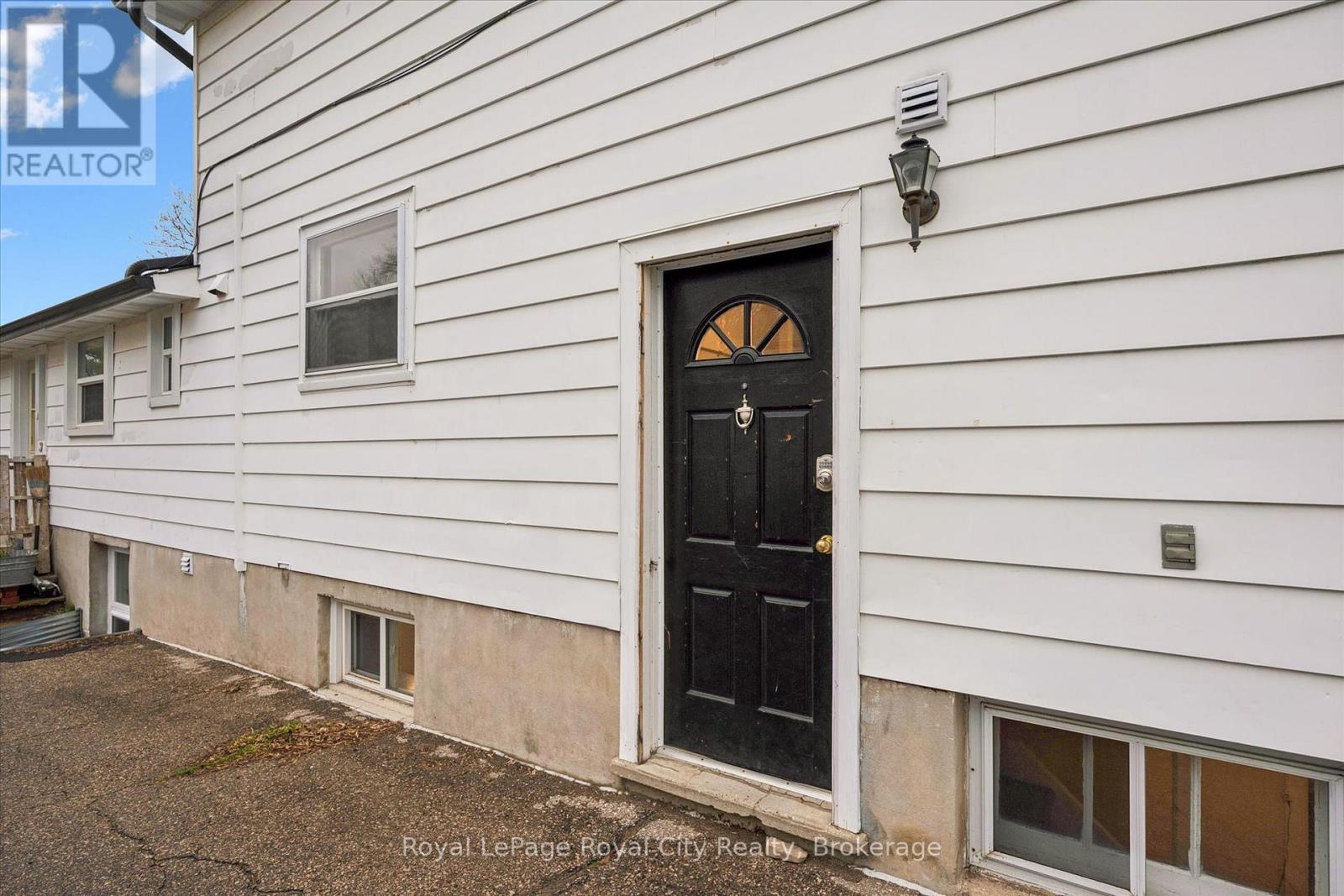 2 - 29 HOOPER STREET W
