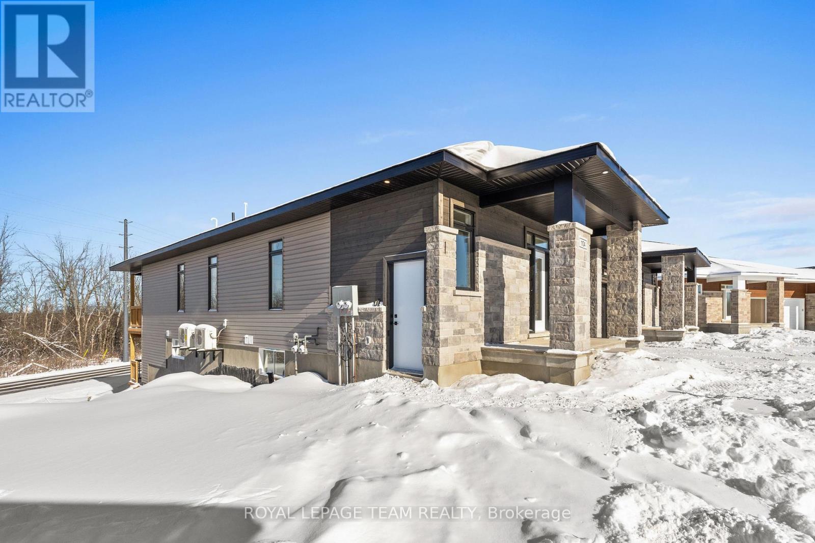 1098-1108 MOORE STREET