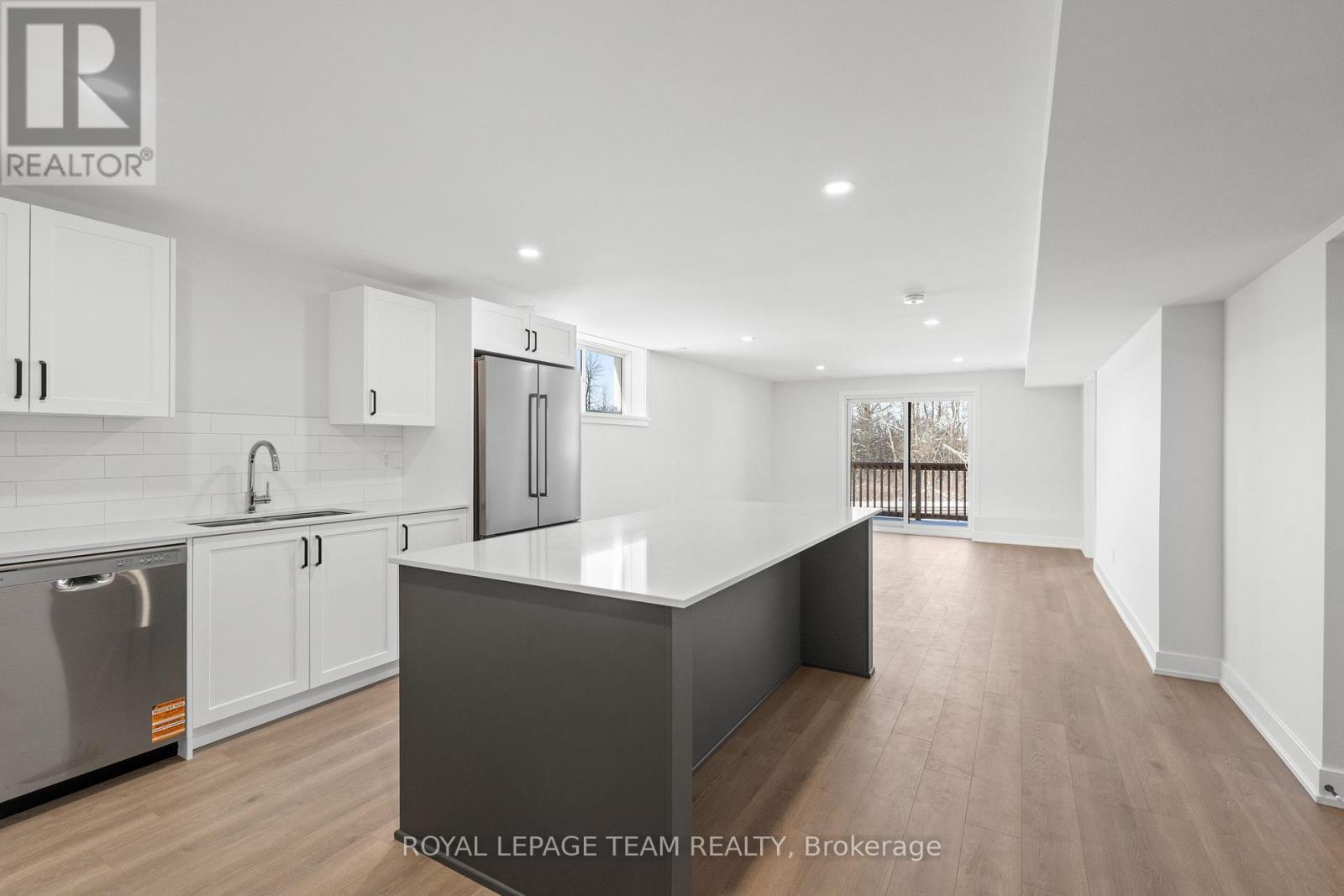 1098-1108 MOORE STREET