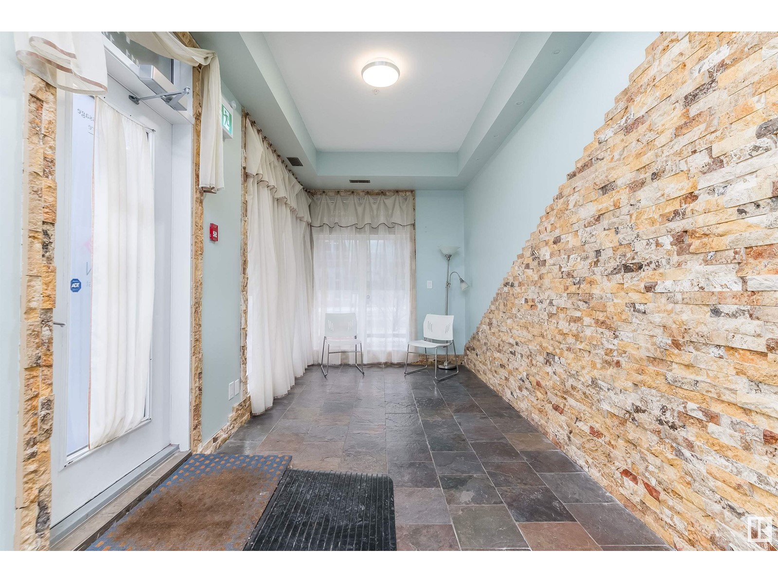 #113 10411 122 ST NW