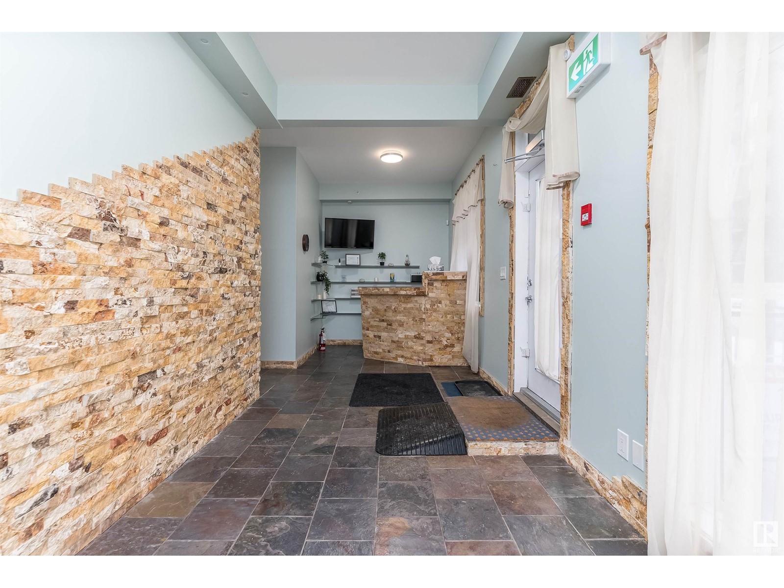#113 10411 122 ST NW