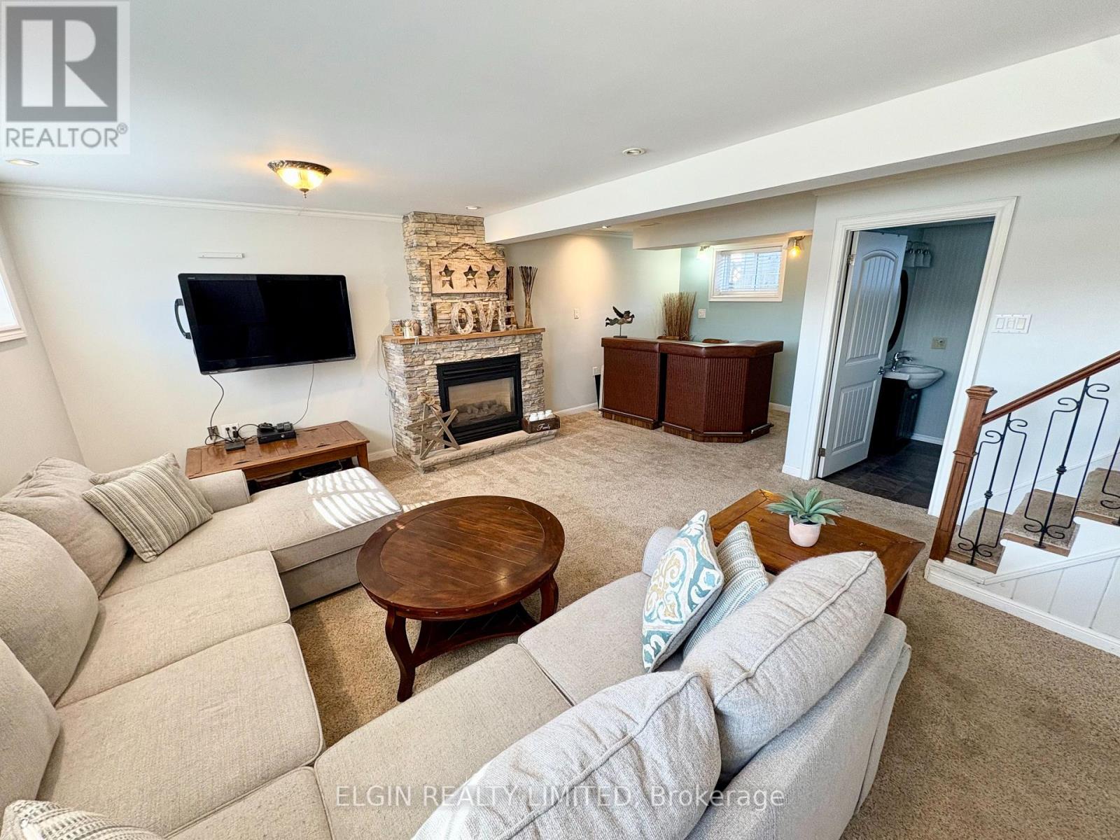 66 ALDBOROUGH AVENUE