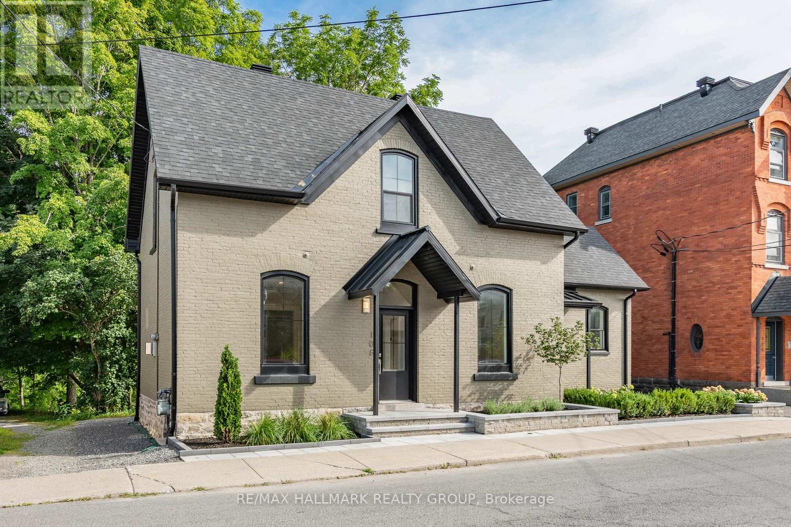 108 CLOTHIER STREET E