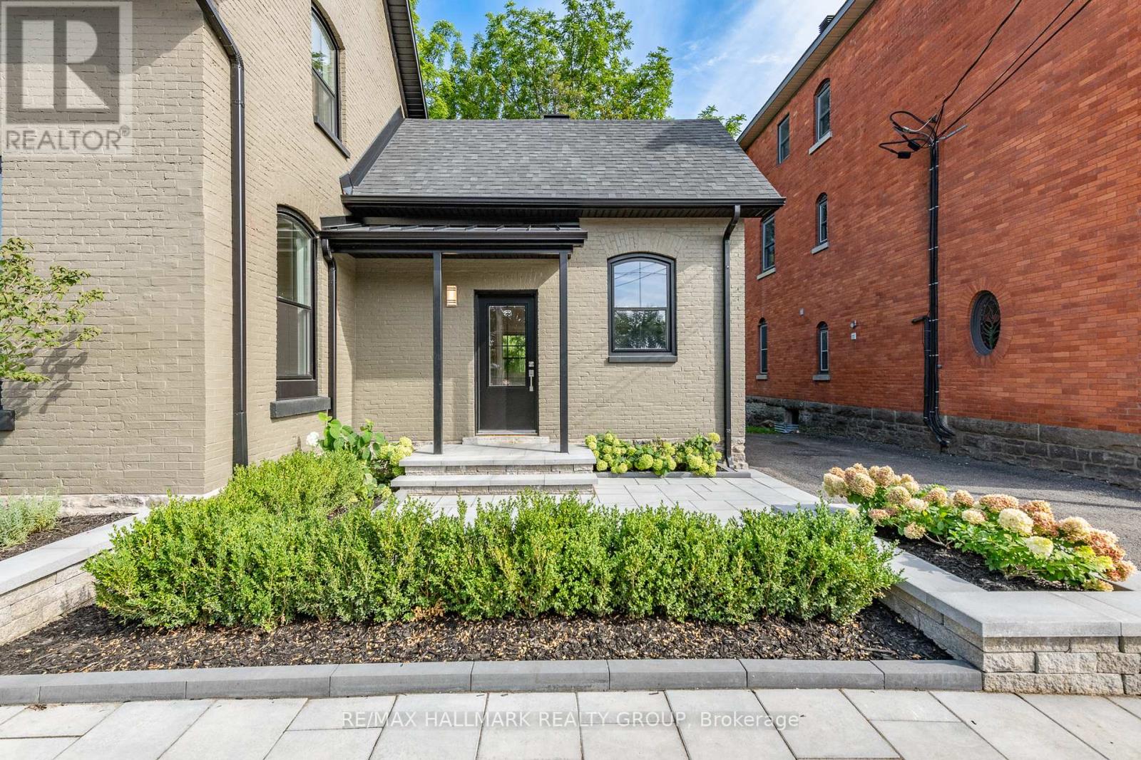 108 CLOTHIER STREET E