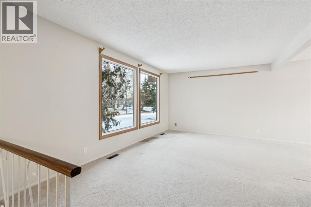 219 Silvercreek Close NW