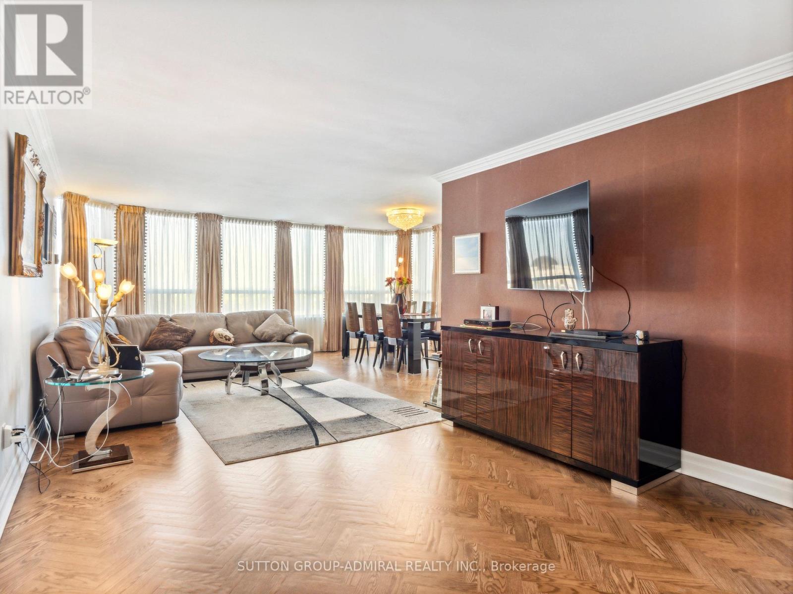 604 - 7 TOWNSGATE DRIVE