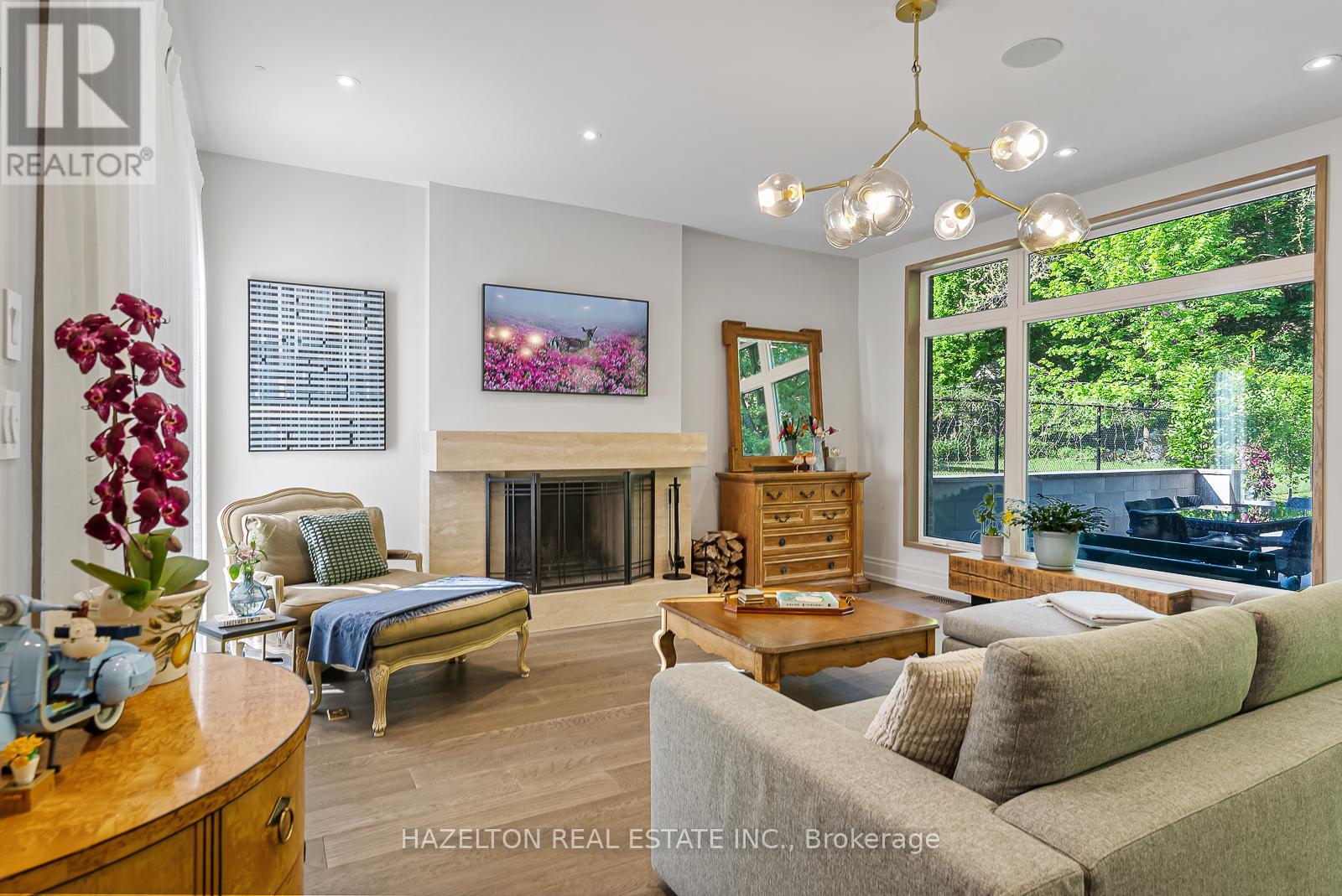35 WORTHINGTON CRESCENT