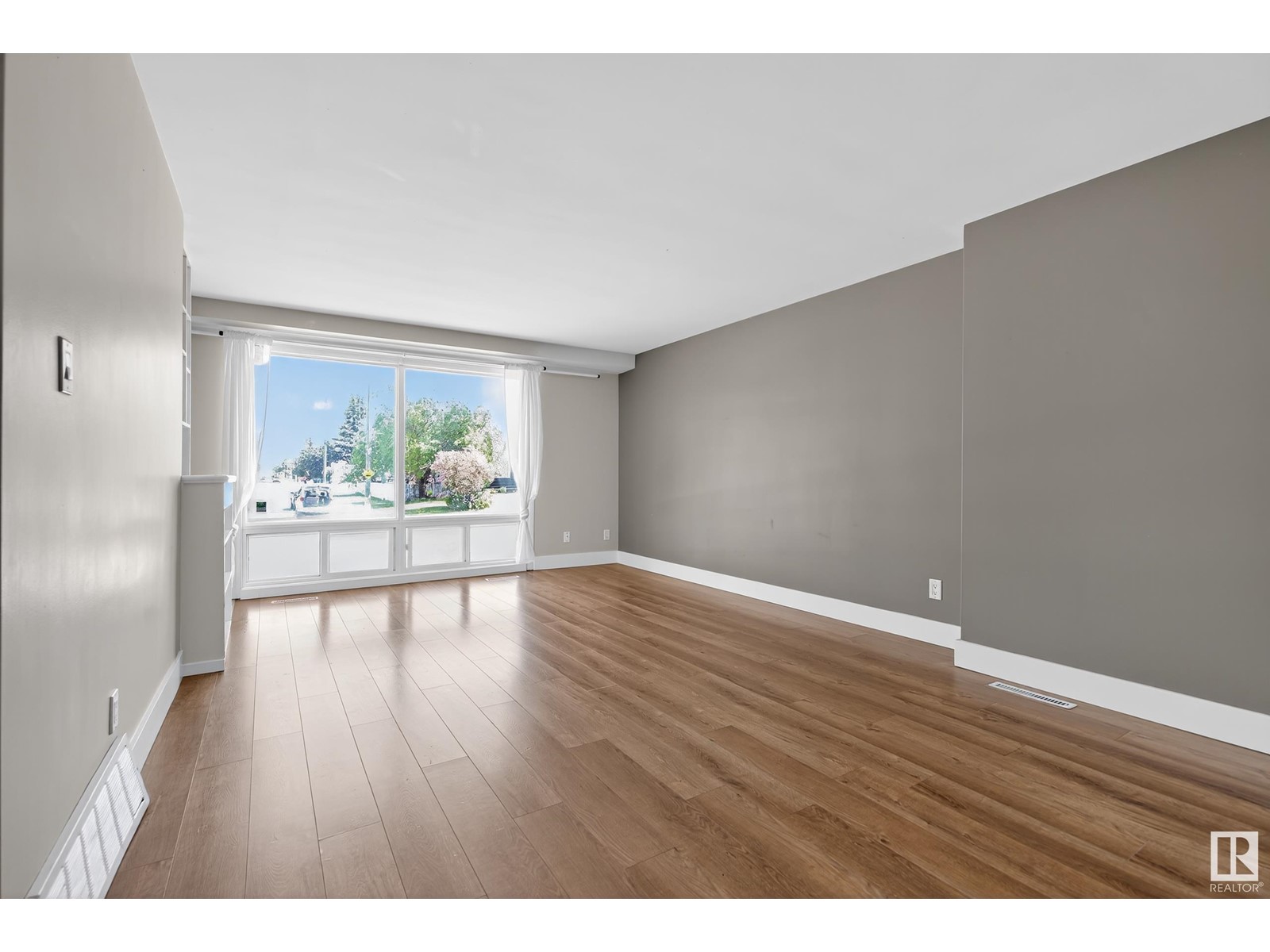 12804 & 12806 91 ST NW