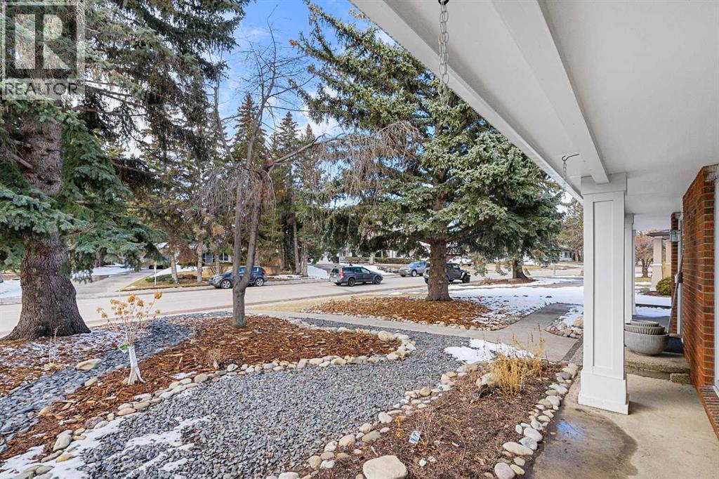 736 Lake Bonavista Drive SE