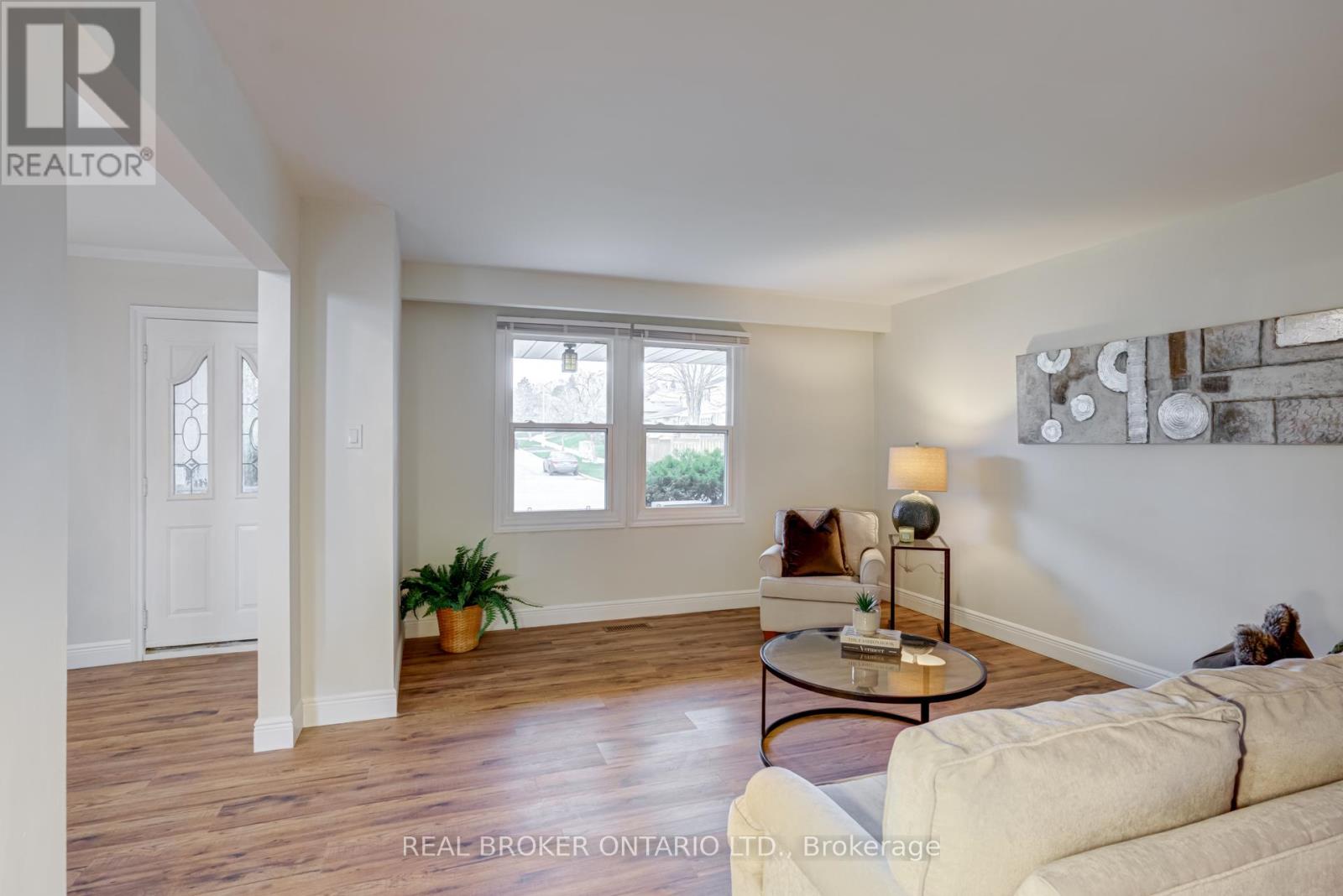 1252 LAKEVIEW DRIVE