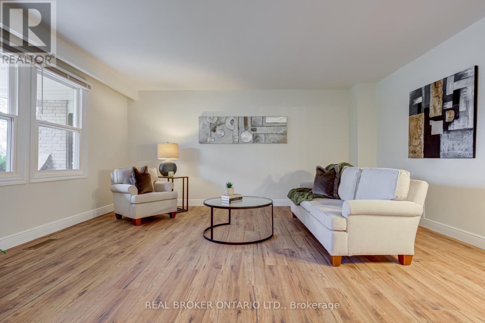 1252 LAKEVIEW DRIVE