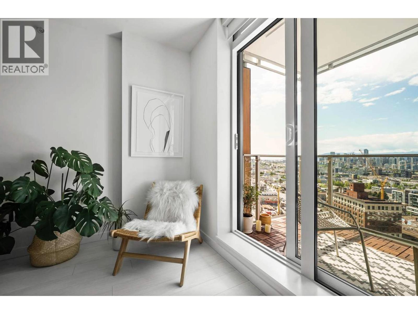 1911 285 E 10TH AVENUE