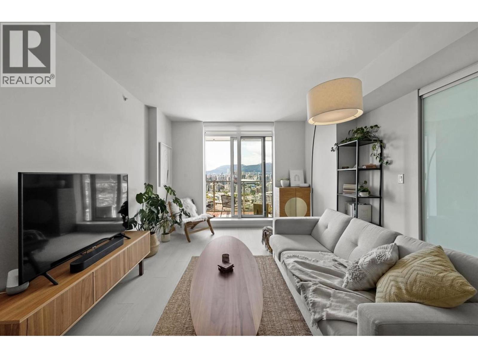 1911 285 E 10TH AVENUE