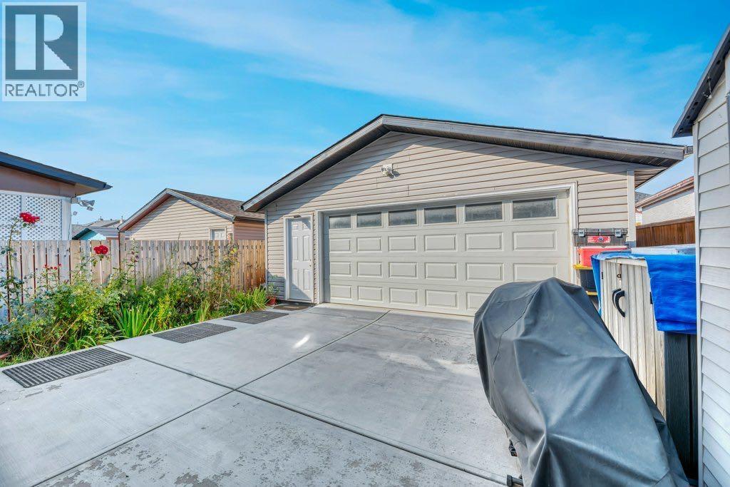 319 Saddlebrook Circle NE