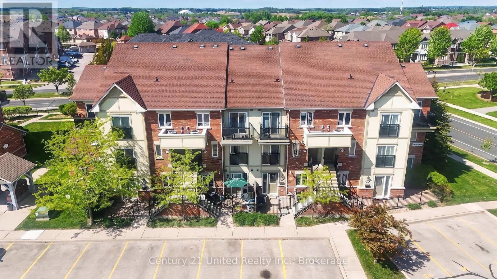 Photo 1 of 50 — 30 - 2285 BUR OAK AVENUE Unit 30, Markham (Greensborough), ON L6E0B9