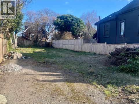 2017 Cameron St Victoria BC V8T3N4