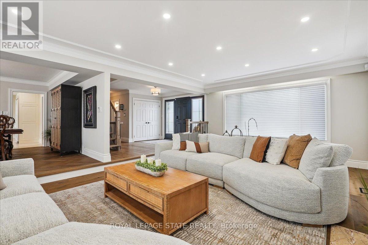 10 AZALEA COURT